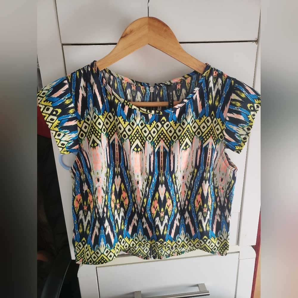 B Jewel Womens Medium Top Like New. Buy One Item, Choose One Free